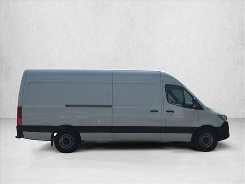 Used 2023 Mercedes-Benz Sprinter 2500 image 4