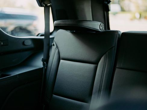 Used 2022 Chevrolet Tahoe Z71 image 12