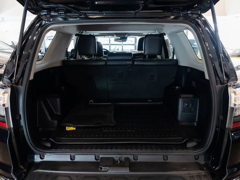 Used 2022 Toyota 4Runner Limited AWD/4WD image 8