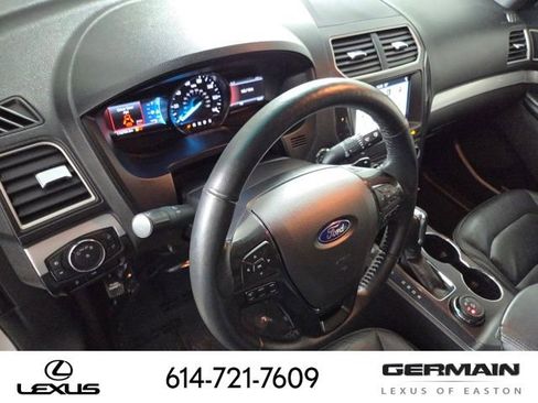 Used 2017 Ford Explorer XLT w/ Equipment Group 202A AWD/4WD image 18