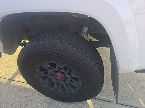 Used 2023 Toyota Tacoma SR5 w/ Technology Package AWD/4WD image 9