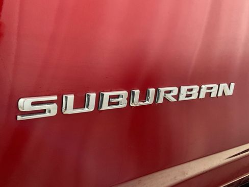 Used 2022 Chevrolet Suburban LT w/ Luxury Package AWD/4WD image 28