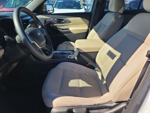 Used 2023 Chevrolet Traverse LS image 7