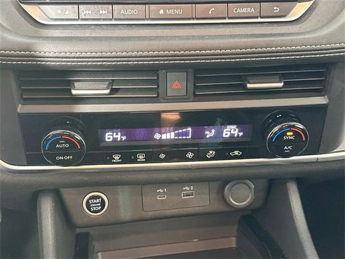 Used 2023 Nissan Rogue SV image 13