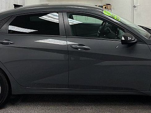 Used 2025 Hyundai Elantra Sport FWD image 4