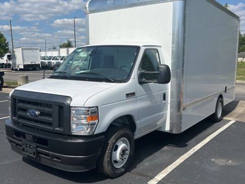 New 2025 Ford E-450 and Econoline 450 Super Duty w/ Driver's Safety Package RWD image 2