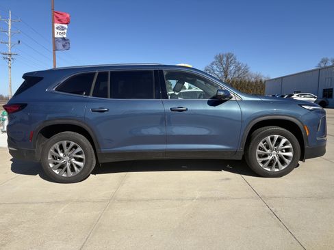 Used 2025 Buick Enclave Preferred image 2