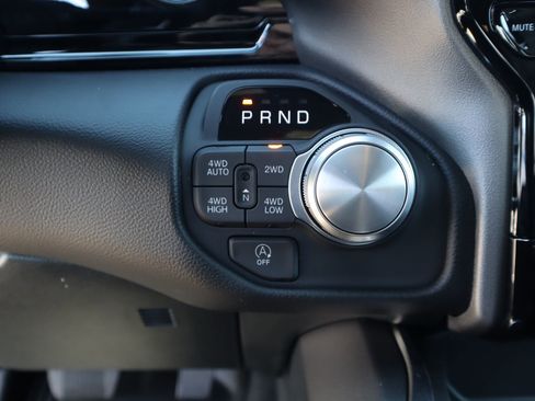 New 2026 RAM 1500 Laramie AWD/4WD image 9
