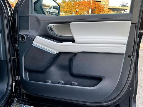 Used 2025 Ford Expedition Max Platinum image 22