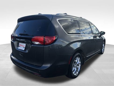 Used 2019 Chrysler Pacifica Touring-L Plus w/ Advanced Safetytec Group image 3