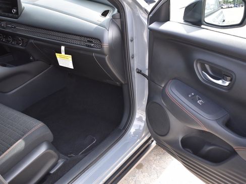 Used 2025 Honda HR-V Sport image 14