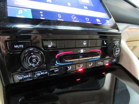 Used 2021 Jeep Grand Cherokee L Limited AWD/4WD image 33