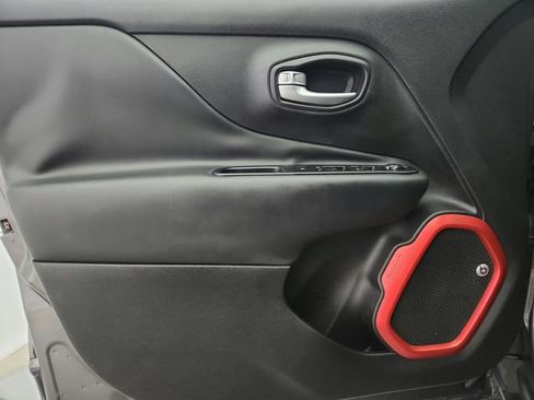 Used 2018 Jeep Renegade Trailhawk AWD/4WD image 22