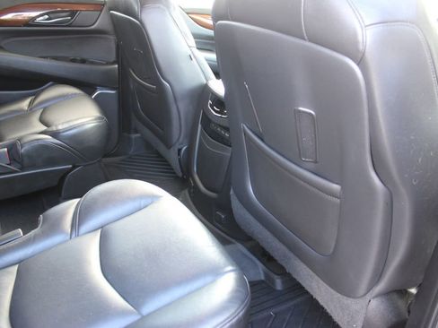 Used 2020 Cadillac Escalade Premium Luxury image 52