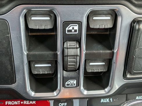 Used 2024 Jeep Wrangler Unlimited Rubicon AWD/4WD image 23