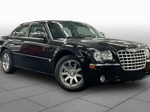 Used 2005 Chrysler 300 C w/ Navigation & Sound Group II RWD image 2