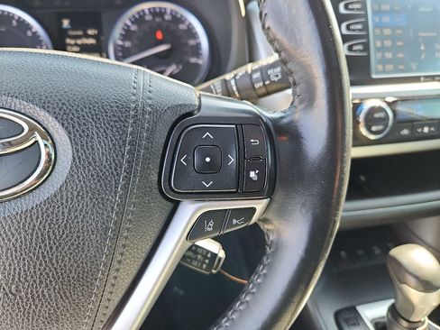 Used 2019 Toyota Highlander SE image 21