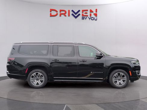 Used 2024 Jeep Wagoneer L Series II RWD image 6