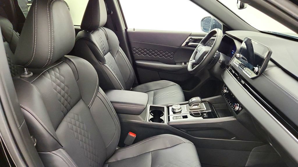 Used 2025 Mitsubishi Outlander SEL Black Edition AWD/4WD image 23