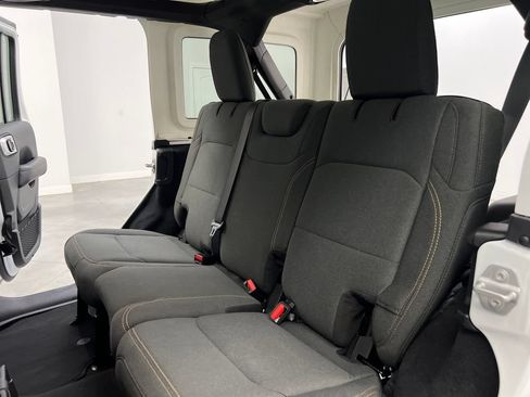 Used 2025 Jeep Wrangler Unlimited Sahara AWD/4WD image 16