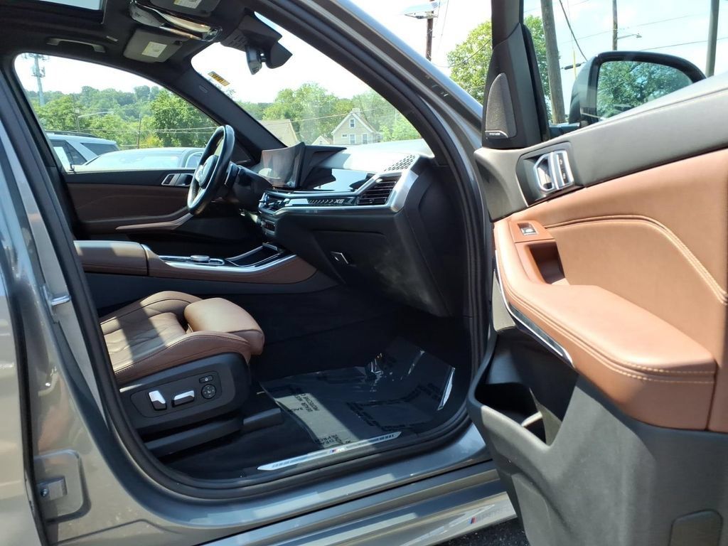 Used 2024 BMW X5 xDrive40i w/ M Sport Package AWD/4WD image 12