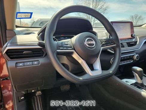 Certified 2025 Nissan Altima 2.5 SV FWD image 10