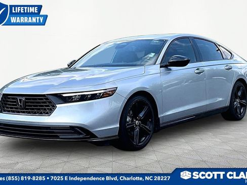 Used 2025 Honda Accord Sport image 3