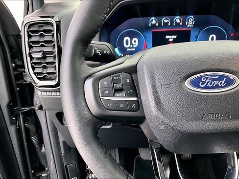 Used 2025 Ford Ranger Lariat w/ Trailer Tow Package image 27