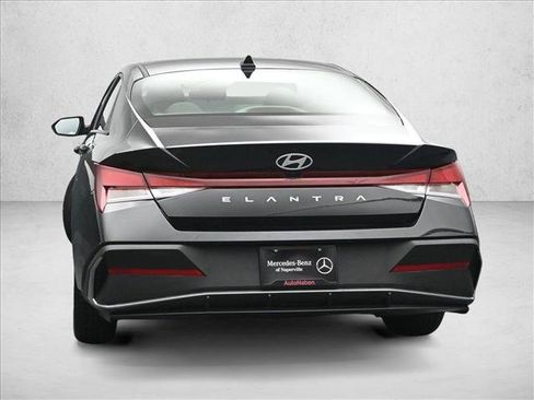 Used 2024 Hyundai Elantra SEL FWD image 5