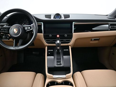 Certified 2024 Porsche Macan AWD/4WD image 9