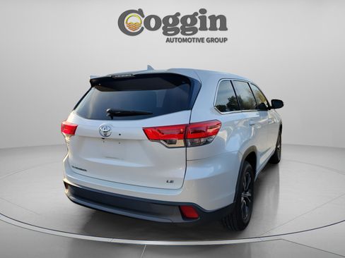 Used 2018 Toyota Highlander LE image 4