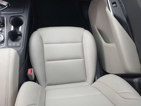 Used 2023 Cadillac XT4 Luxury FWD image 13