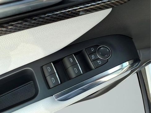 Used 2025 Chevrolet Traverse High Country FWD image 17