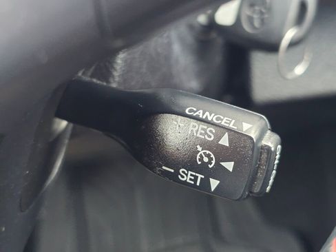 Used 2015 Toyota Camry SE FWD image 29
