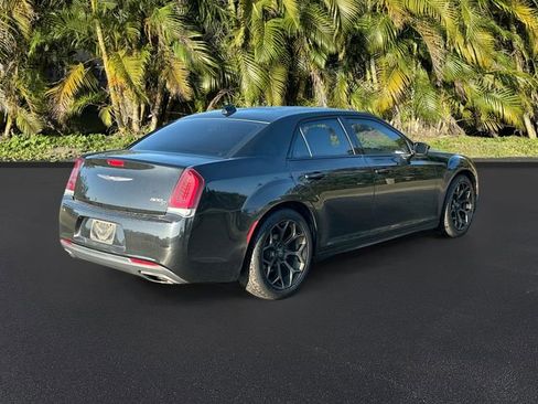 Used 2016 Chrysler 300 S image 5