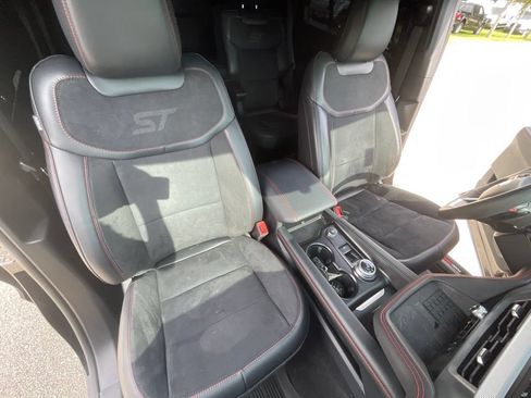 Used 2025 Ford Explorer ST RWD image 10