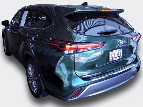 Used 2024 Toyota Highlander Platinum AWD/4WD image 4