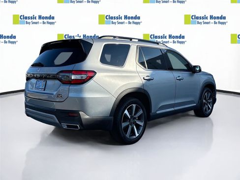 Certified 2024 Honda Pilot Touring image 8