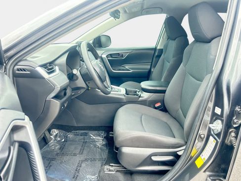 Used 2021 Toyota RAV4 LE FWD image 11