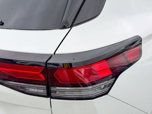 New 2026 Volkswagen Tiguan SE R-Line image 8