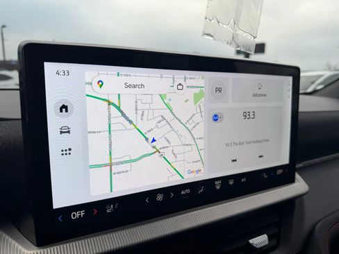 Used 2025 Ford Explorer ST-Line w/ ST-Line Street Pack image 17