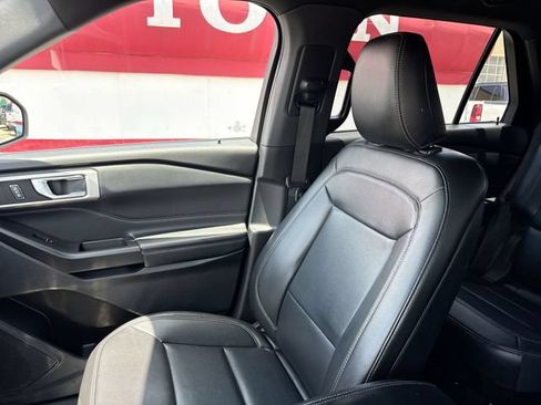 Used 2020 Ford Explorer XLT w/ Equipment Group 202A AWD/4WD image 24