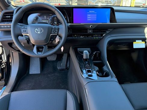 New 2025 Toyota Crown Signia w/ Advanced Technology Package image 29