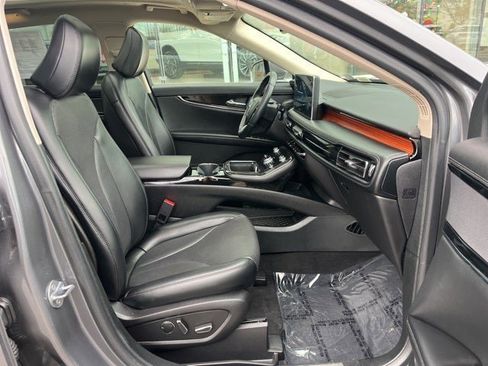 Used 2023 Lincoln Nautilus Reserve image 21