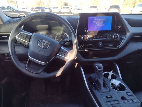 Used 2023 Toyota Highlander XLE image 26