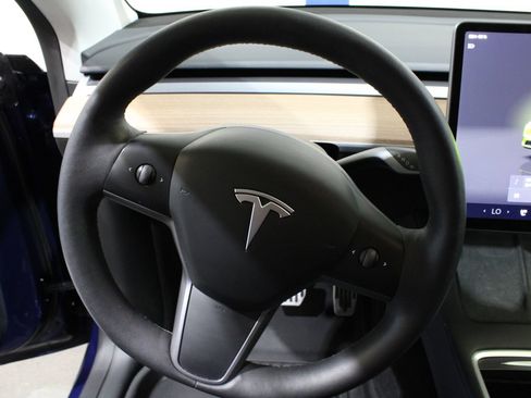 Used 2023 Tesla Model Y Long Range AWD/4WD image 25