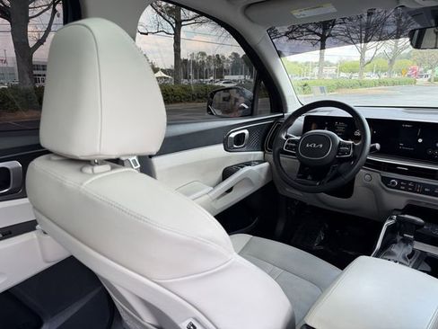 Certified 2025 Kia Sorento S w/ Panoramic Sunroof Package image 43