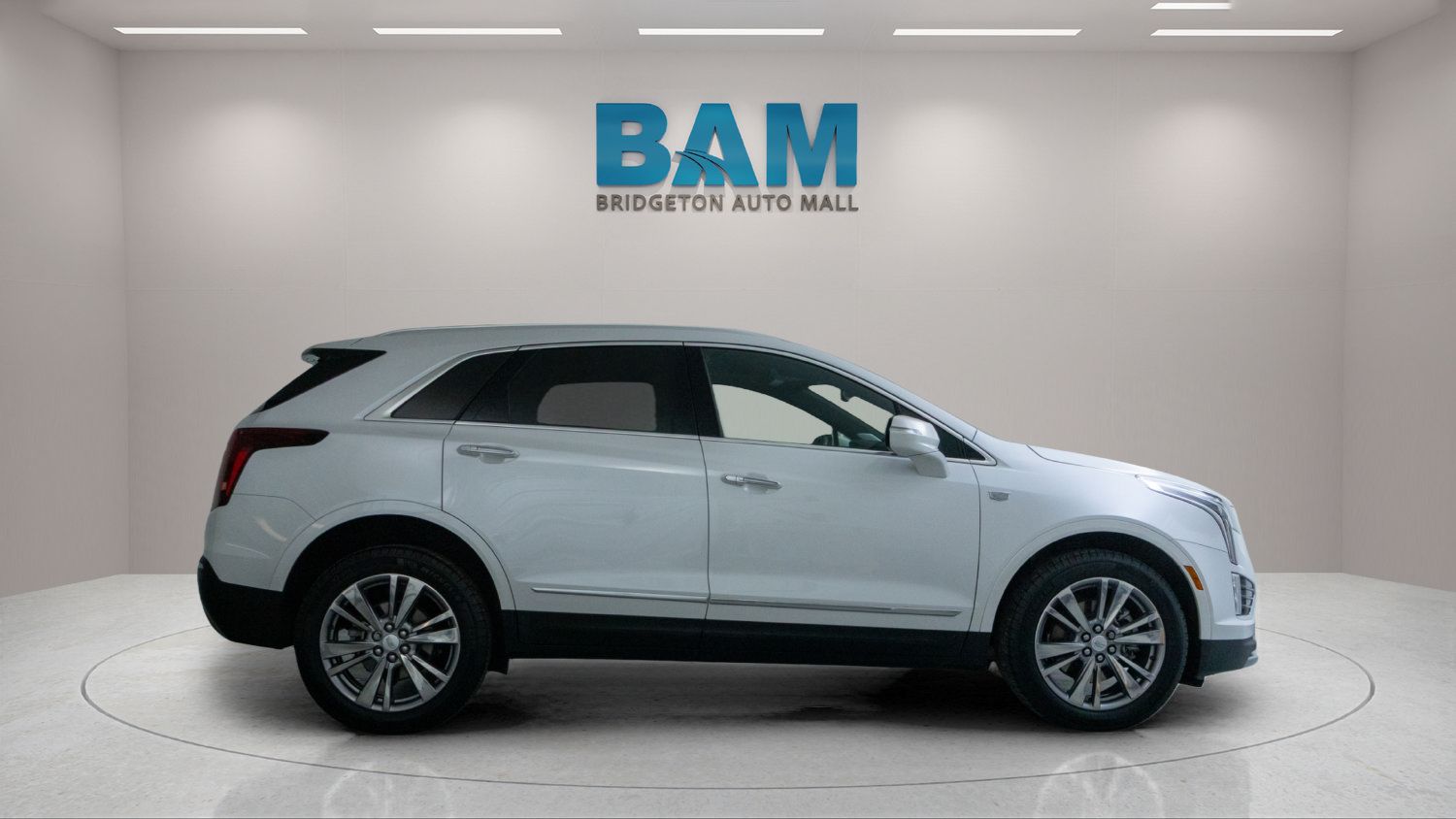 Used 2025 Cadillac XT5 Premium Luxury w/ LPO, Floor Liner Package AWD/4WD image 8