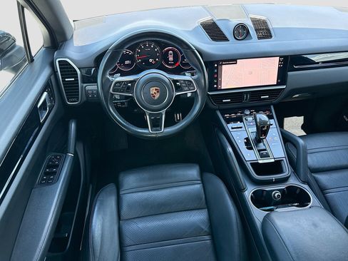 Used 2022 Porsche Cayenne AWD/4WD image 23