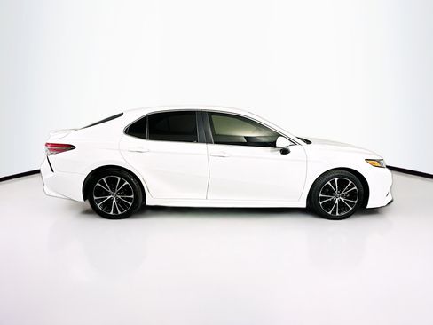 Used 2018 Toyota Camry SE image 10